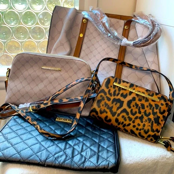 Steve Madden bundle! You get 4 purses for one low price! - Picture 1 of 2
